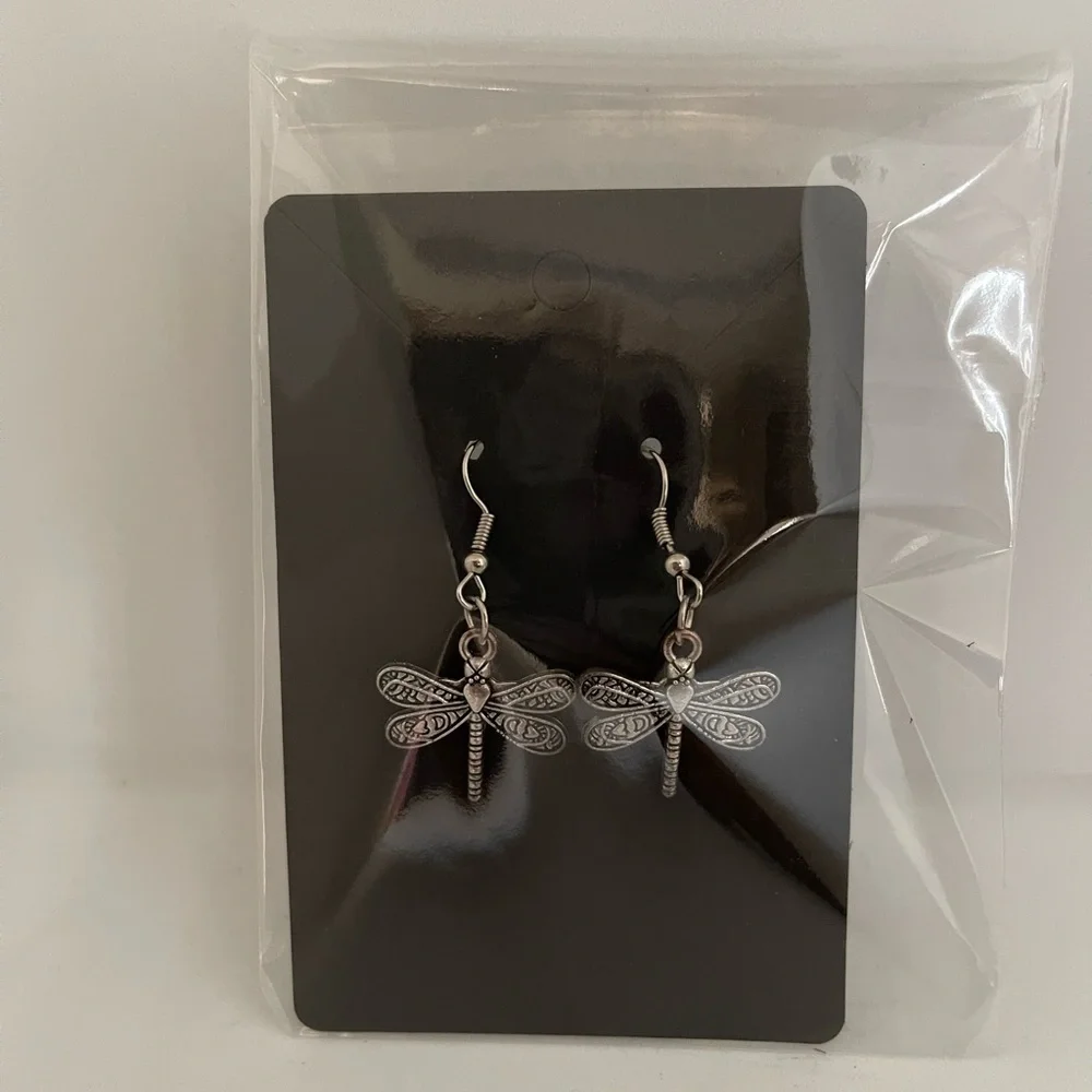 Hand crafted drop dangle dragonfly earrings. - Picture 4 of 4